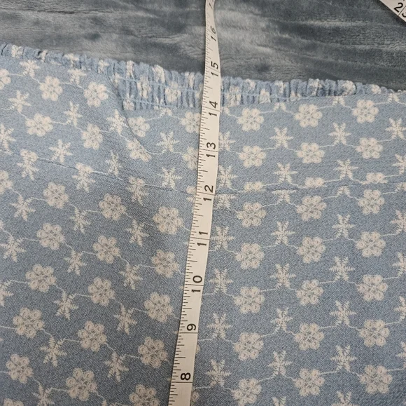 BCBG Blue Floral Ruffle Stretch Shorts! - Picture 4 of 5